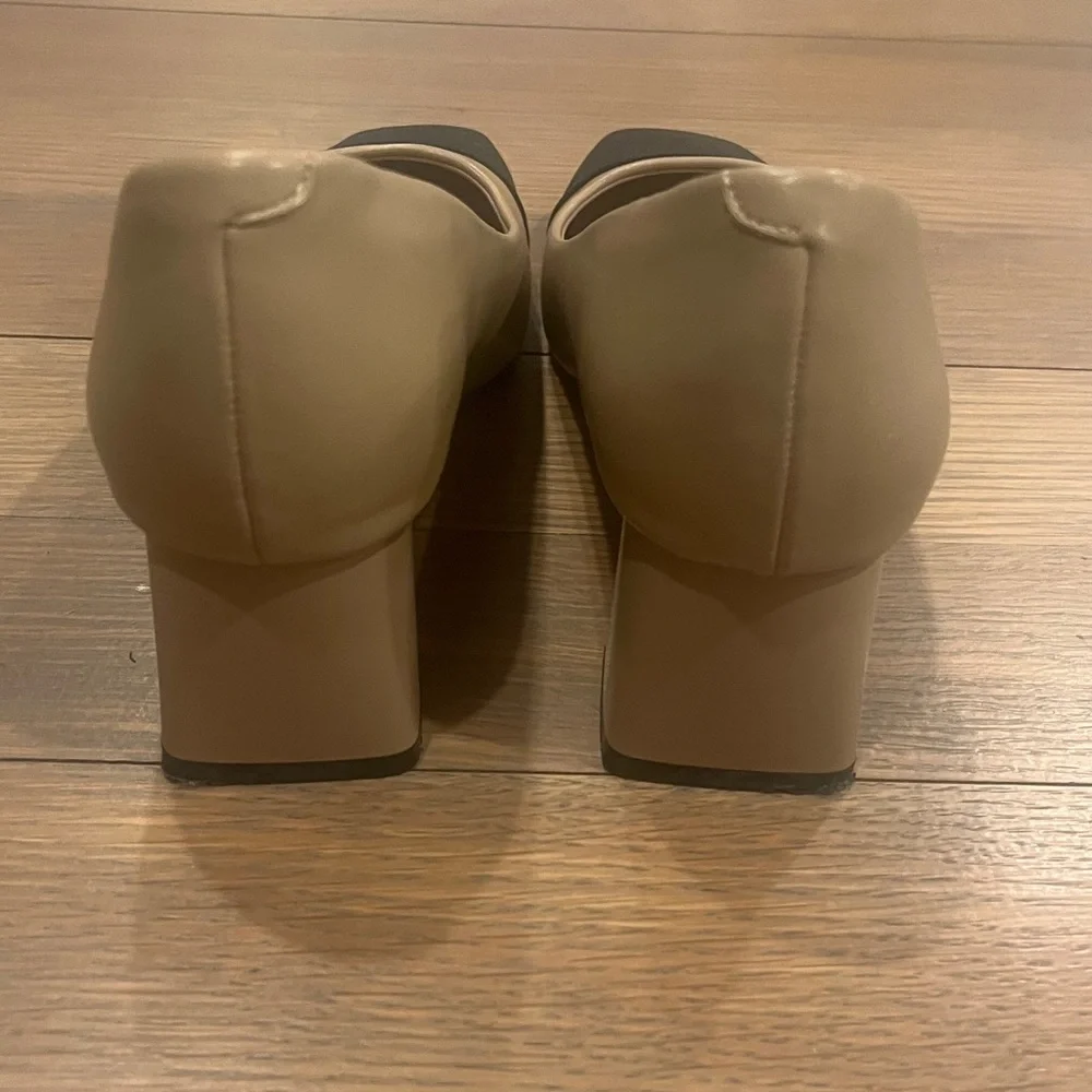 Looks like CHANEL Beige and Black Flats - Picture 2 of 5